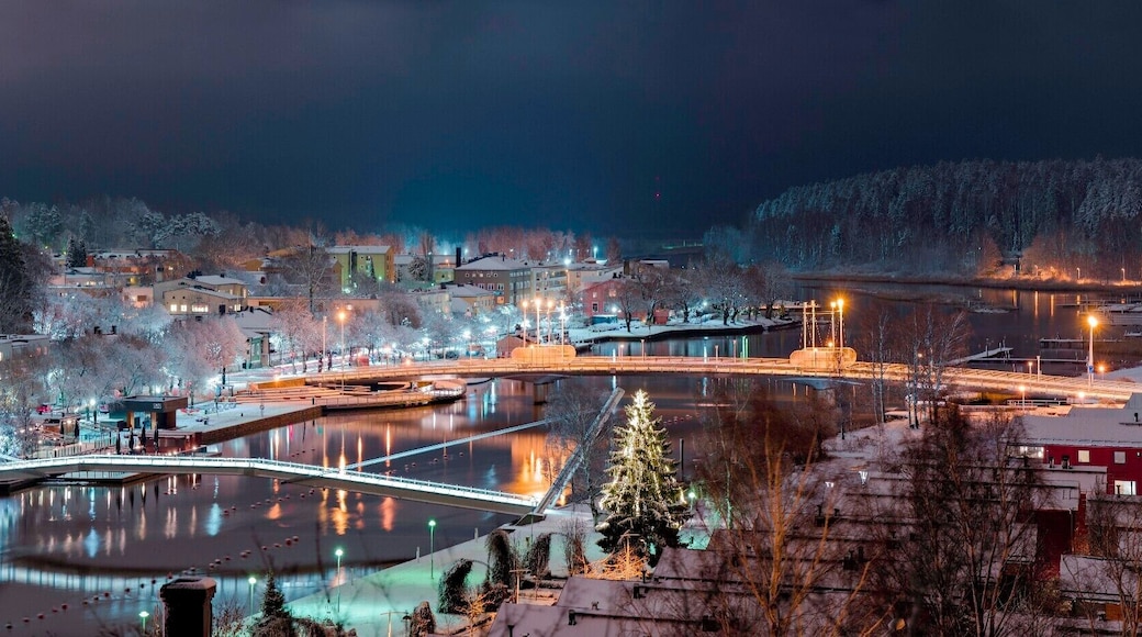 This is panorama shot with telelens from Näsin kivi (rock) which has this sightseeing terrace on top of the rock.
From this rock you can see most of the Porvoo river and central Porvoo.
It has free parking lot near by and only couple kilometres from highway going to city center.
Porvoo is only 50km from Helsinki, capital of Finland.
I recommend this rock while walking and sightseeing Porvoo.
#BvSApplication
#urbanjungle