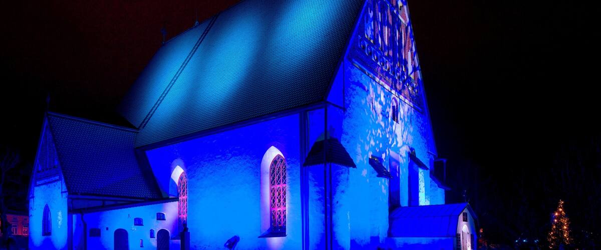 This is vero old church wich has burned twice and is located on top of this small hill in old town of Porvoo.
You can basically see it everywhere in the town.
This spectacular shot is taken during Finland's 100 year celebration, where it was lit with Finnish flags colors blue and white!
#PORVOO
#FINLAND
#BVSBLUE