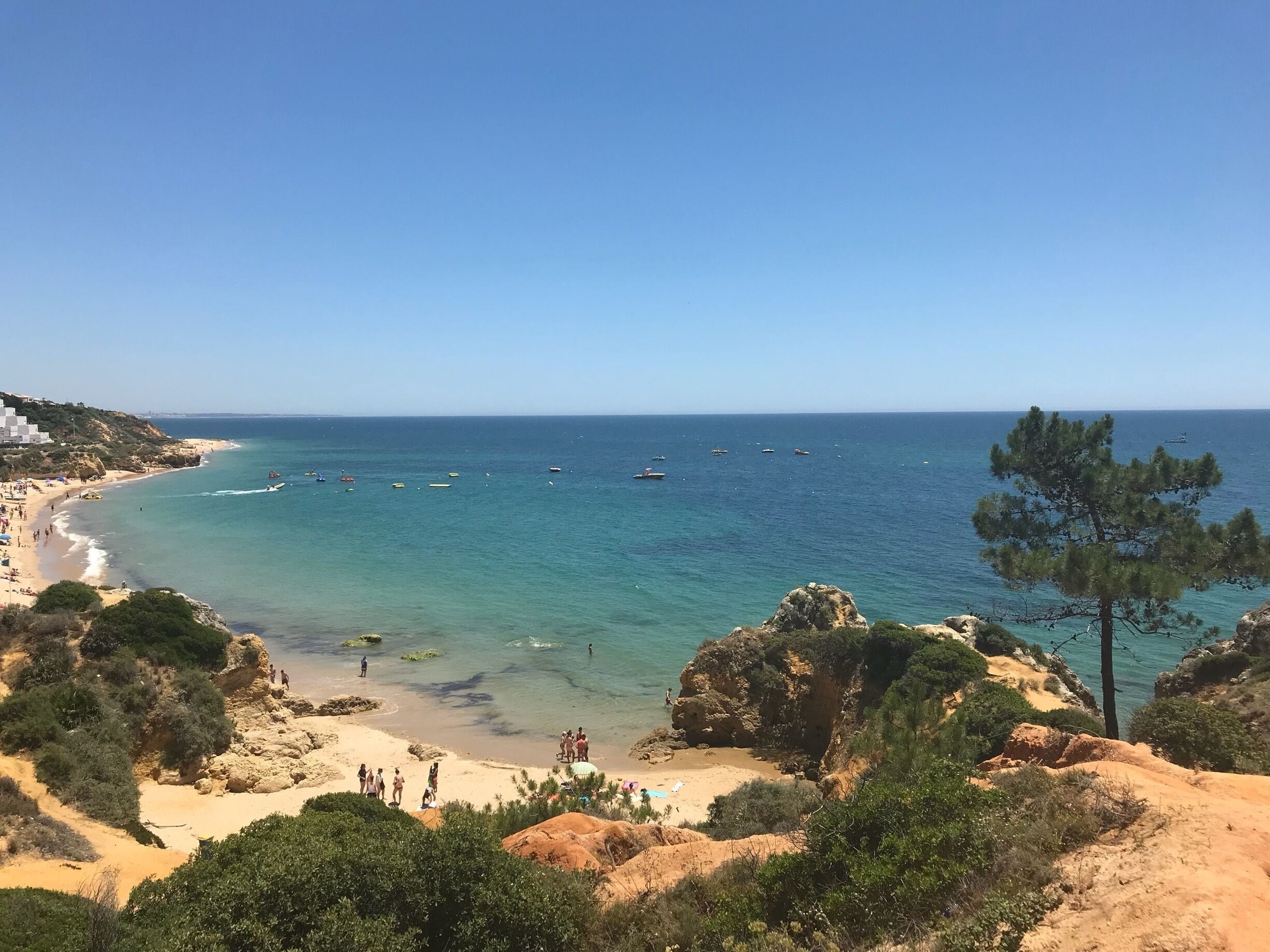 Last week in Albufeira, Portugal was amazing! So many stunning beaches and views 😍 