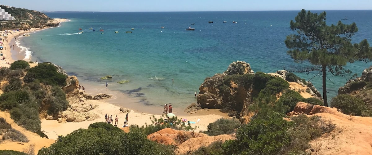 Last week in Albufeira, Portugal was amazing! So many stunning beaches and views 😍