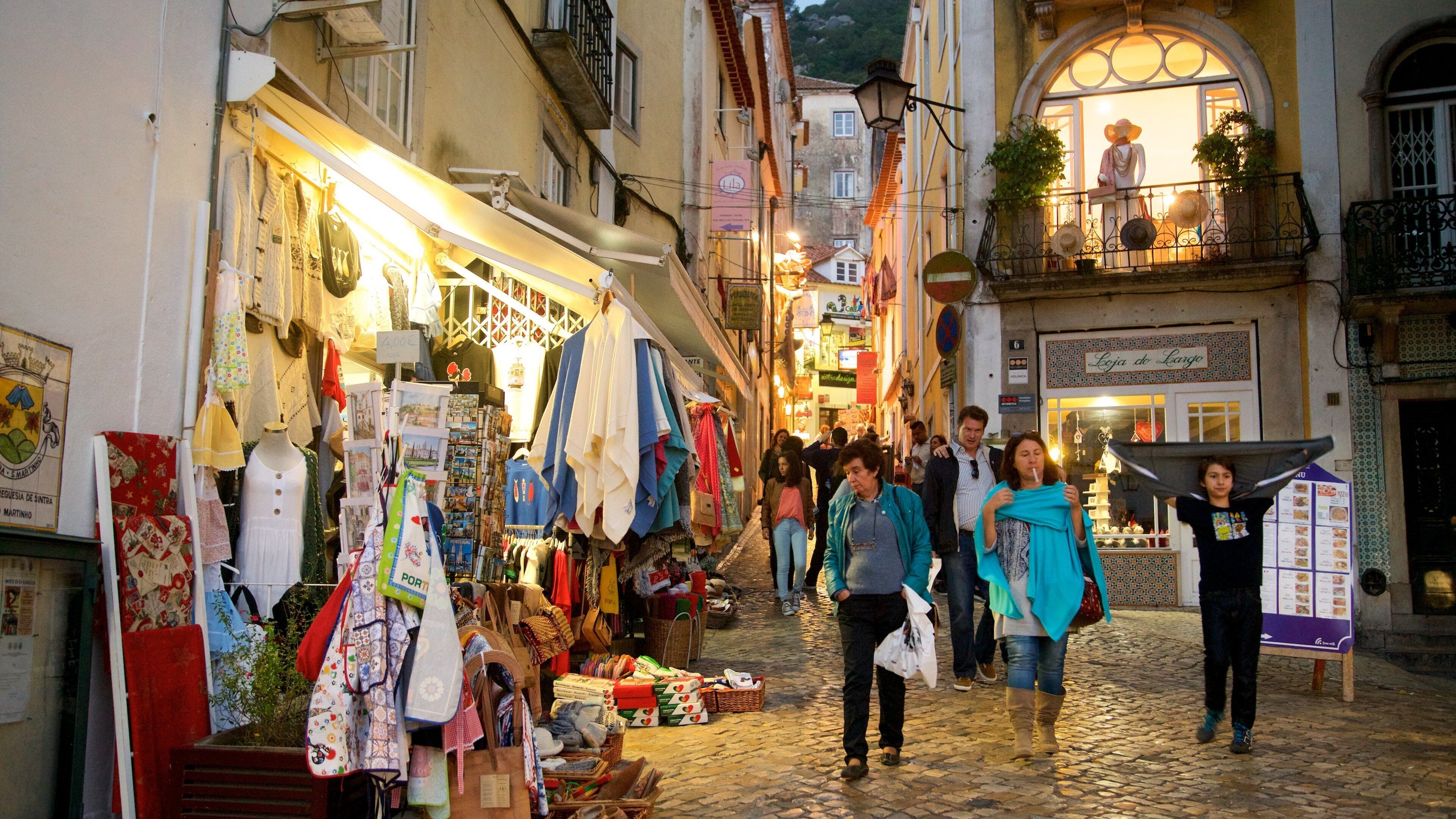 Sintra y también un pequeño grupo de personas