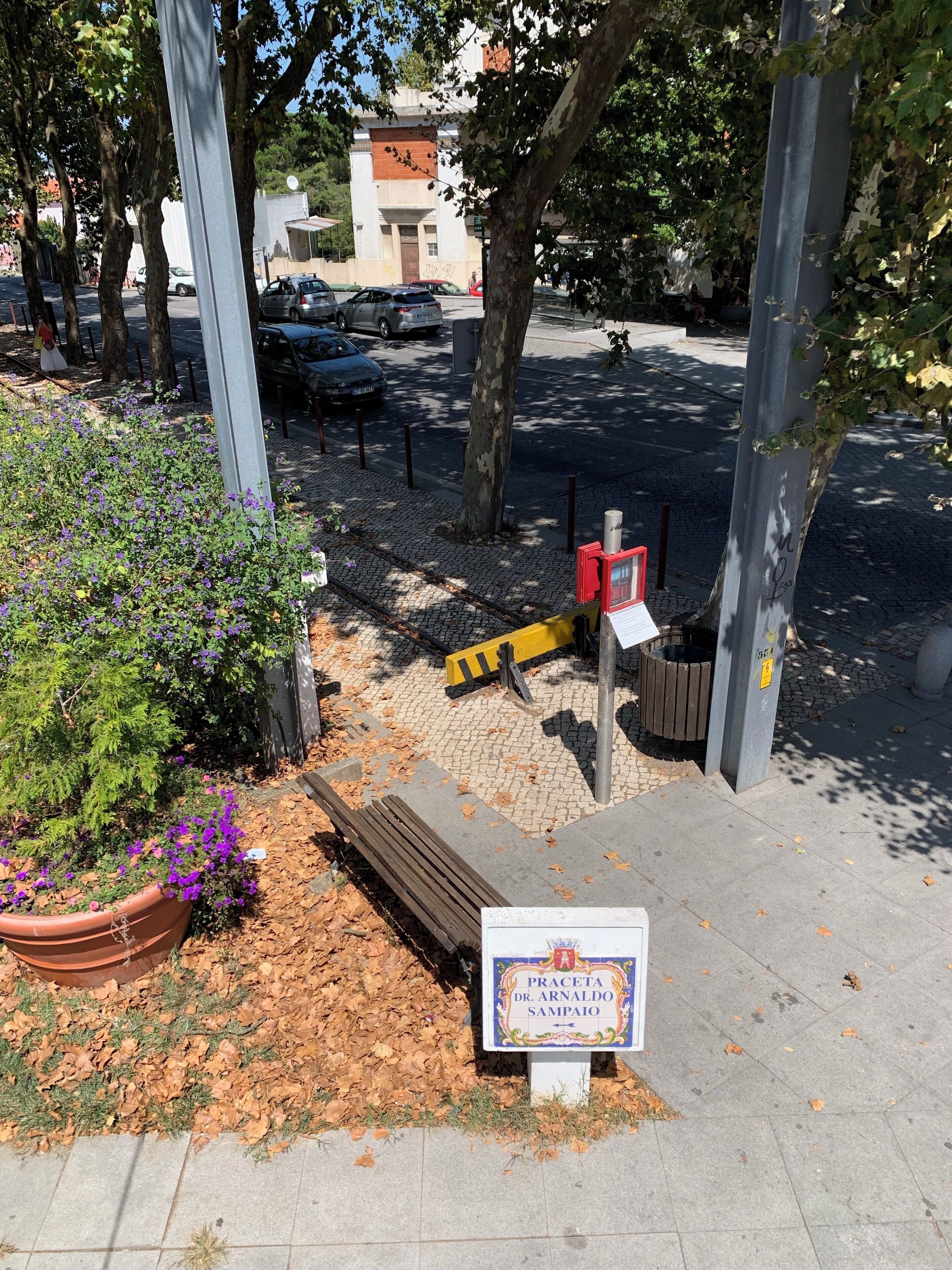 #praiadasmacas #sintra #portugal #tram

The trip by tram to Praia das Maçãs leaves from here.  As we were informed, some of the departure times were canceled due to lack of trams (deficient maintenance).  A pity because there is a lot of demand.  The trip takes about 45 minutes and takes us through beautiful landscapes.  The return can be made by bus, by taxi or by the tram itself.

A viagem de bonde, para a praia das Maçãs, sai daqui. Segundo nos informaram, alguns dos horários de saídas foram cancelados por falta de elétricos devido à deficiência na manutenção dos mesmos. Uma pena pois há muita procura. A viagem demora cerca de 45 minutos e nos leva por paisagens muito bonitas. A volta pode ser feita por ônibus, por táxi ou pelo próprio elétrico.