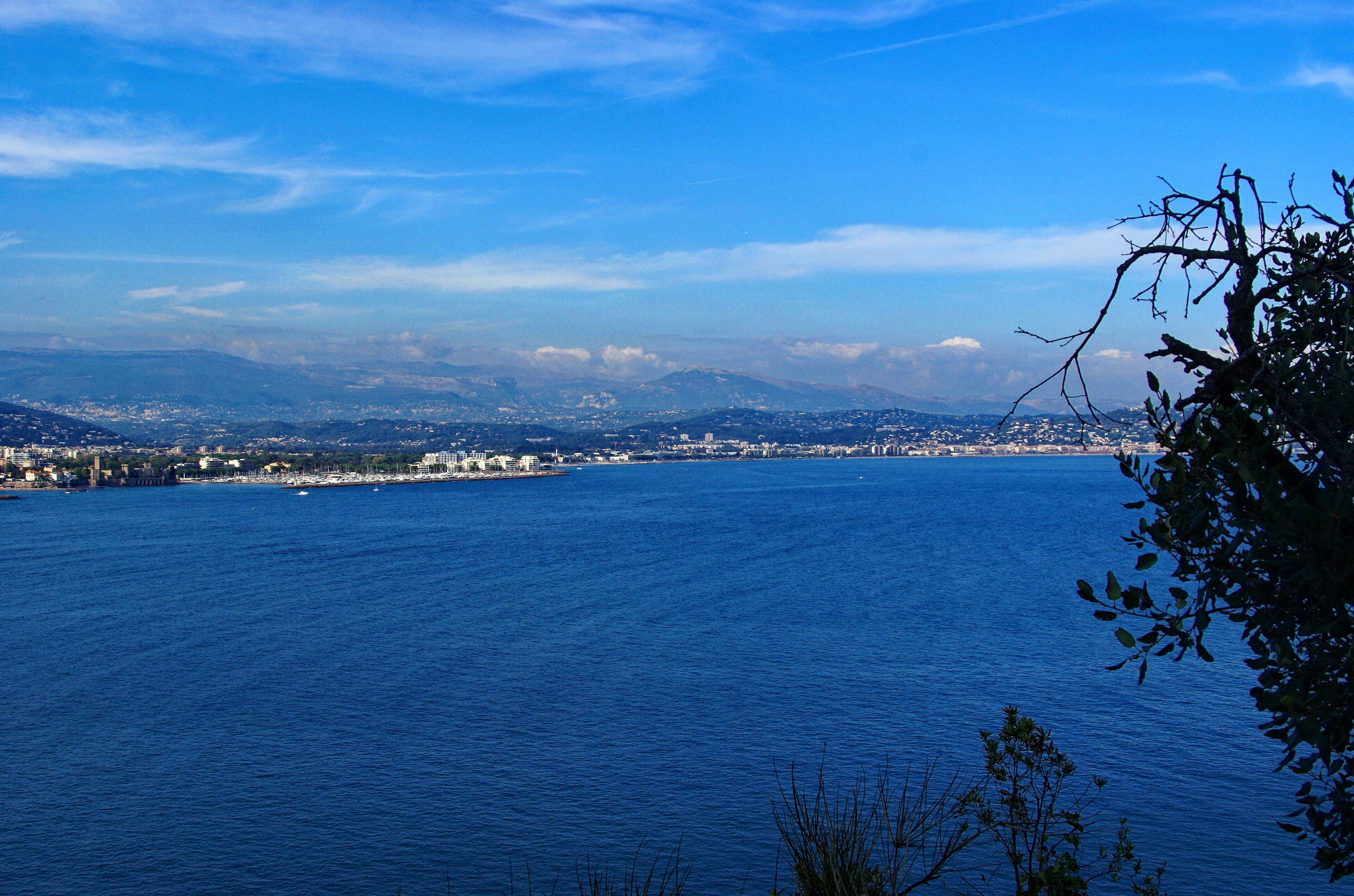 Théoule-sur-Mer - Boulevard de la Corniche d'Or - View North on La Napoule - Cannes