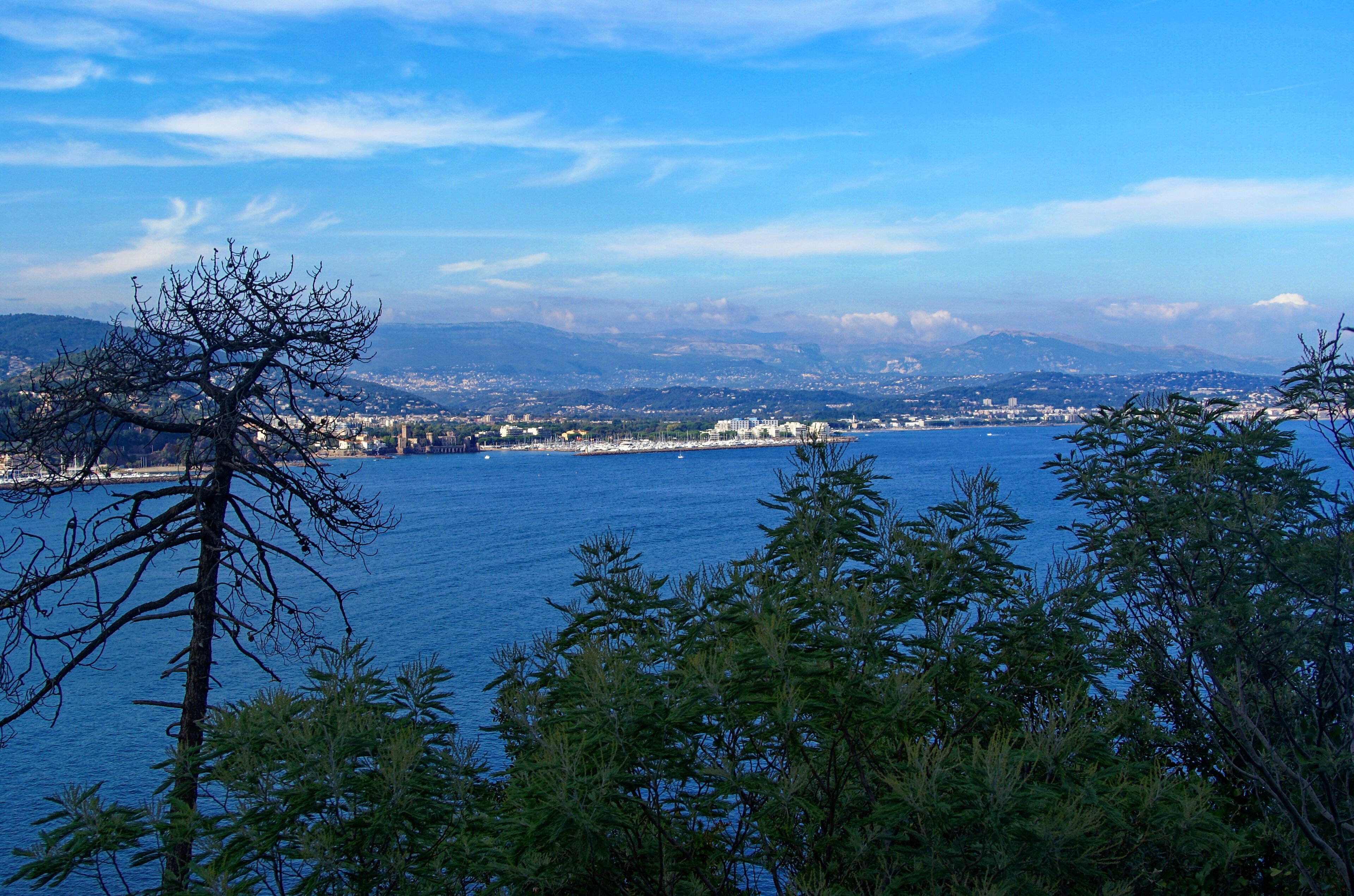 Théoule-sur-Mer - Boulevard de la Corniche d'Or - View NNW on La Napoule