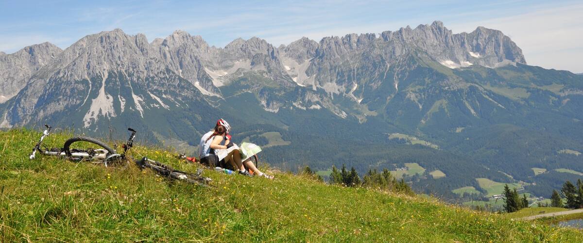 Ellmau showing mountains