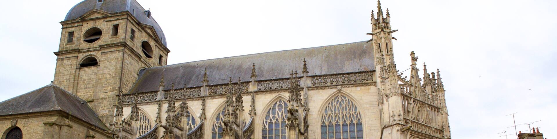 Alencon featuring heritage architecture, heritage elements and a church or cathedral