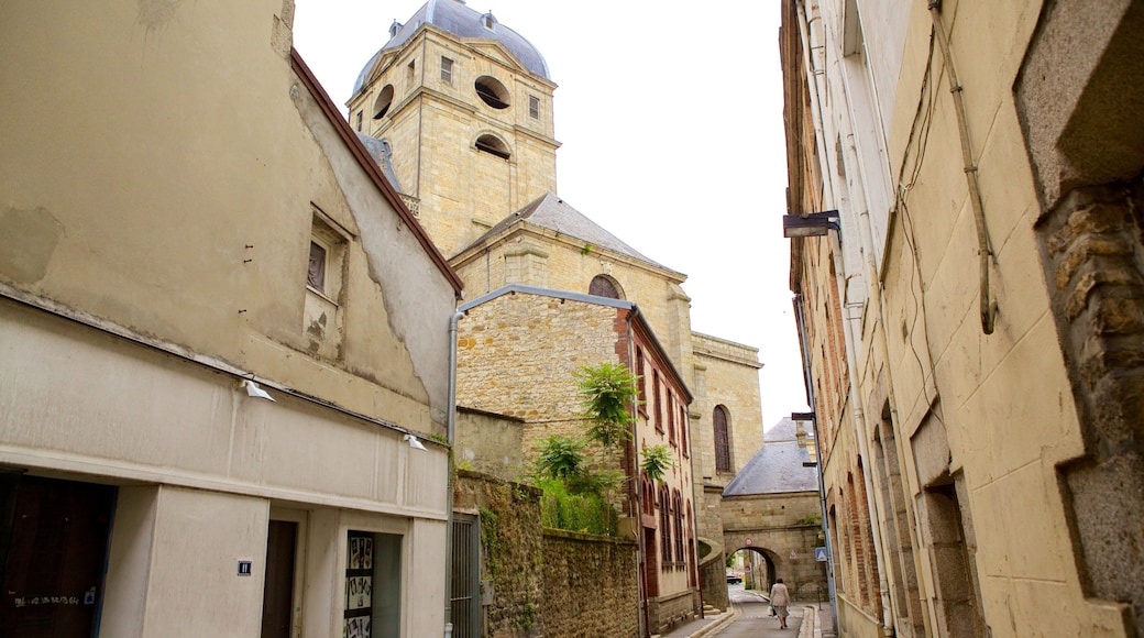 Alencon caracterizando uma cidade, arquitetura de patrimônio e elementos de patrimônio