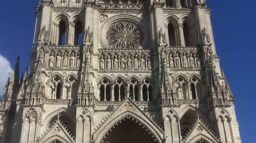 The largest cathedral in Europe by square meters
Cologne cathedral was copied on this one in Amiens dates back from
13 th century