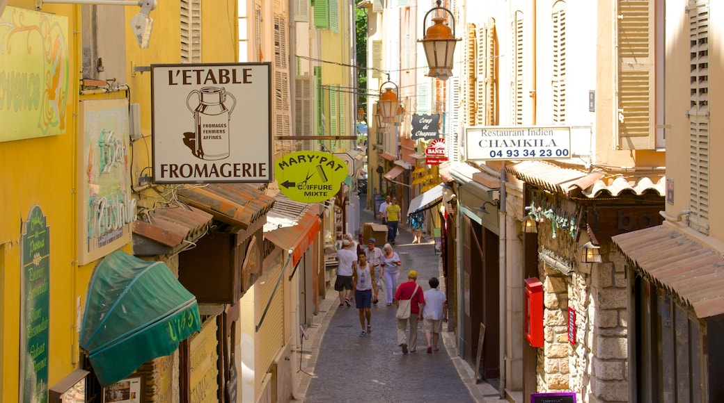 Antibes bevat straten en bewegwijzering
