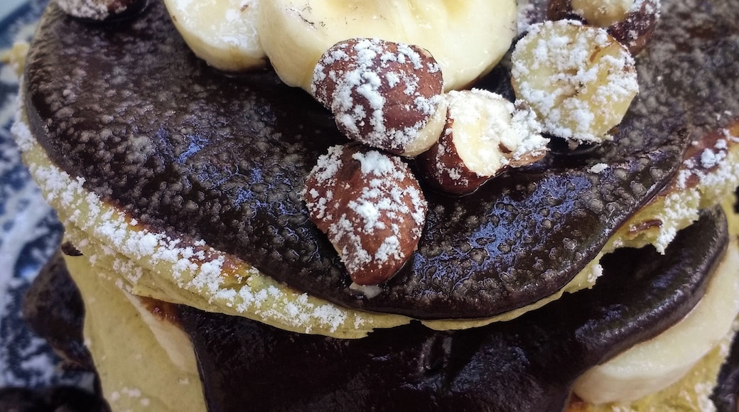 If I were to recommend a perfect place in Alexandroupoli for a decadent breakfast, it would definitely be this!
The chocolate that they use is #delicious and all the other ingredients are fresh and get combined into some wonderful and inviting dishes.
#GoodEats