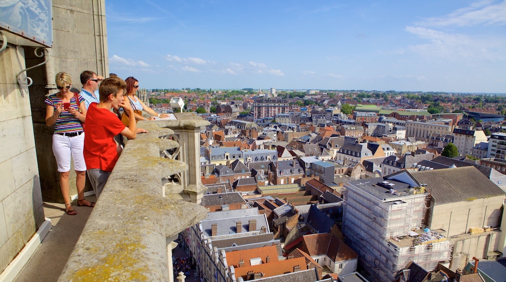 Arras som inkluderar en kyrka eller katedral, utsikter och en stad