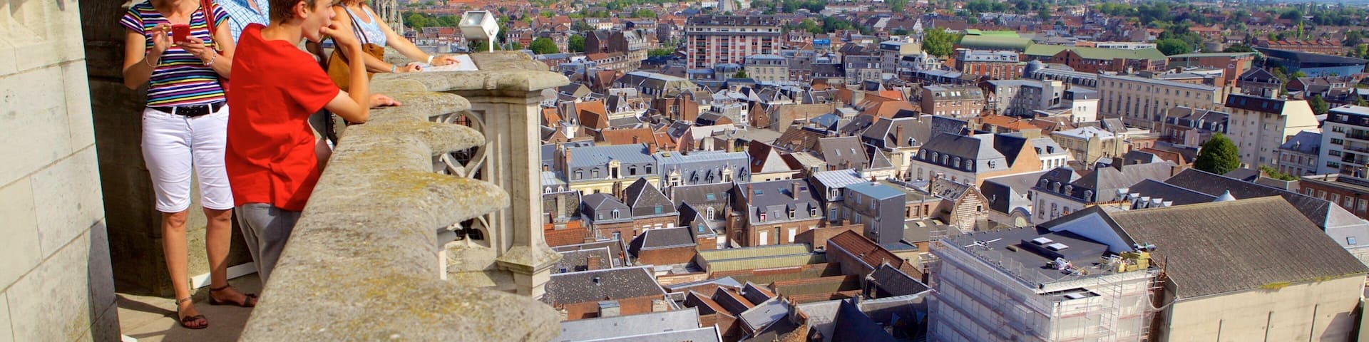 Arras showing a church or cathedral, a city and views