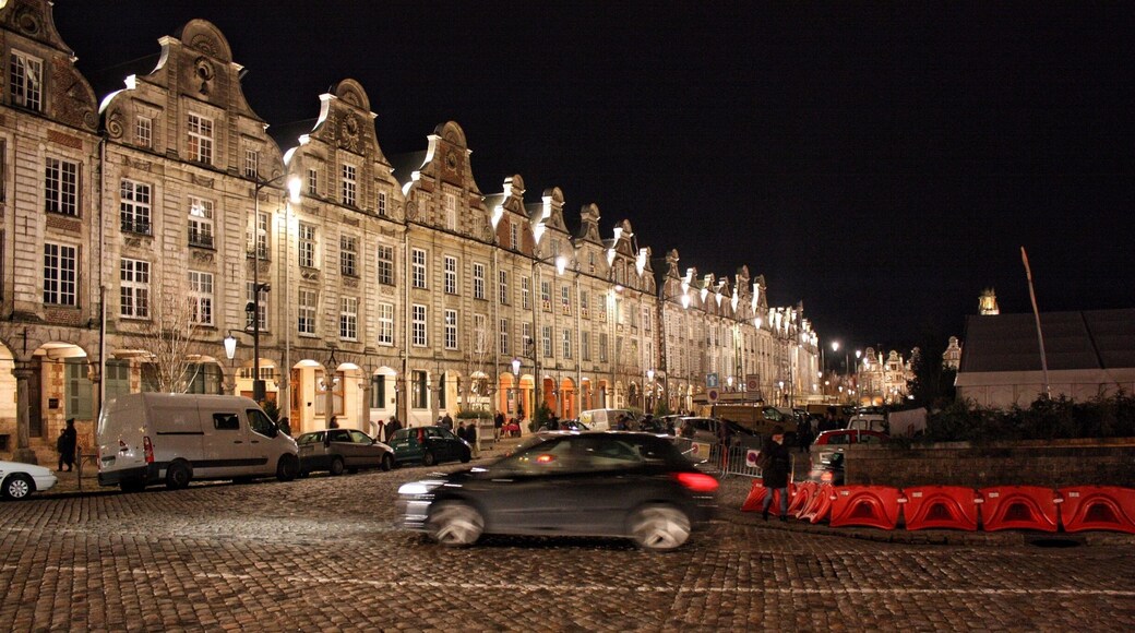 Nice Flemish architecture of Arras city by night .