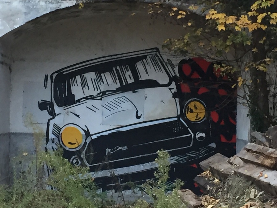 Please ask to the association of artists from the abandoned military Fort d'Aubervilliers to have the opportunity to watch these treasures of both nature and street art #graffiti