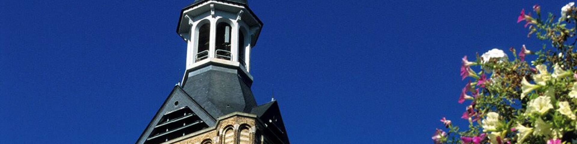 This building is indexed in the Base Mérimée, a database of architectural heritage maintained by the French Ministry of Culture, under the reference PA00107358 .