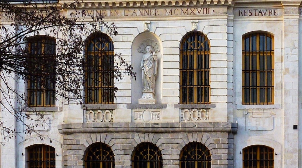 This building is indexed in the Base Mérimée, a database of architectural heritage maintained by the French Ministry of Culture, under the reference PA00107360 .