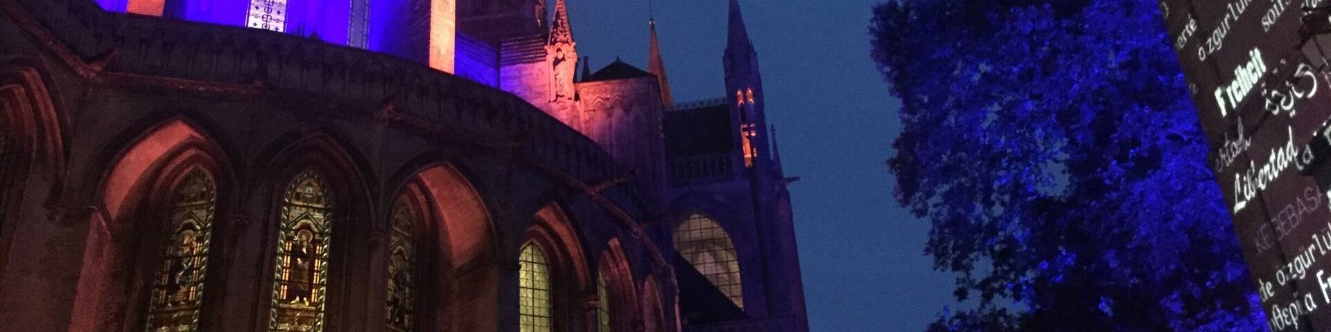 À really good evening to share #lighting spectacle with your friends #ThePlaceToBeInBayeux
#amazing #Light #Color #colorful