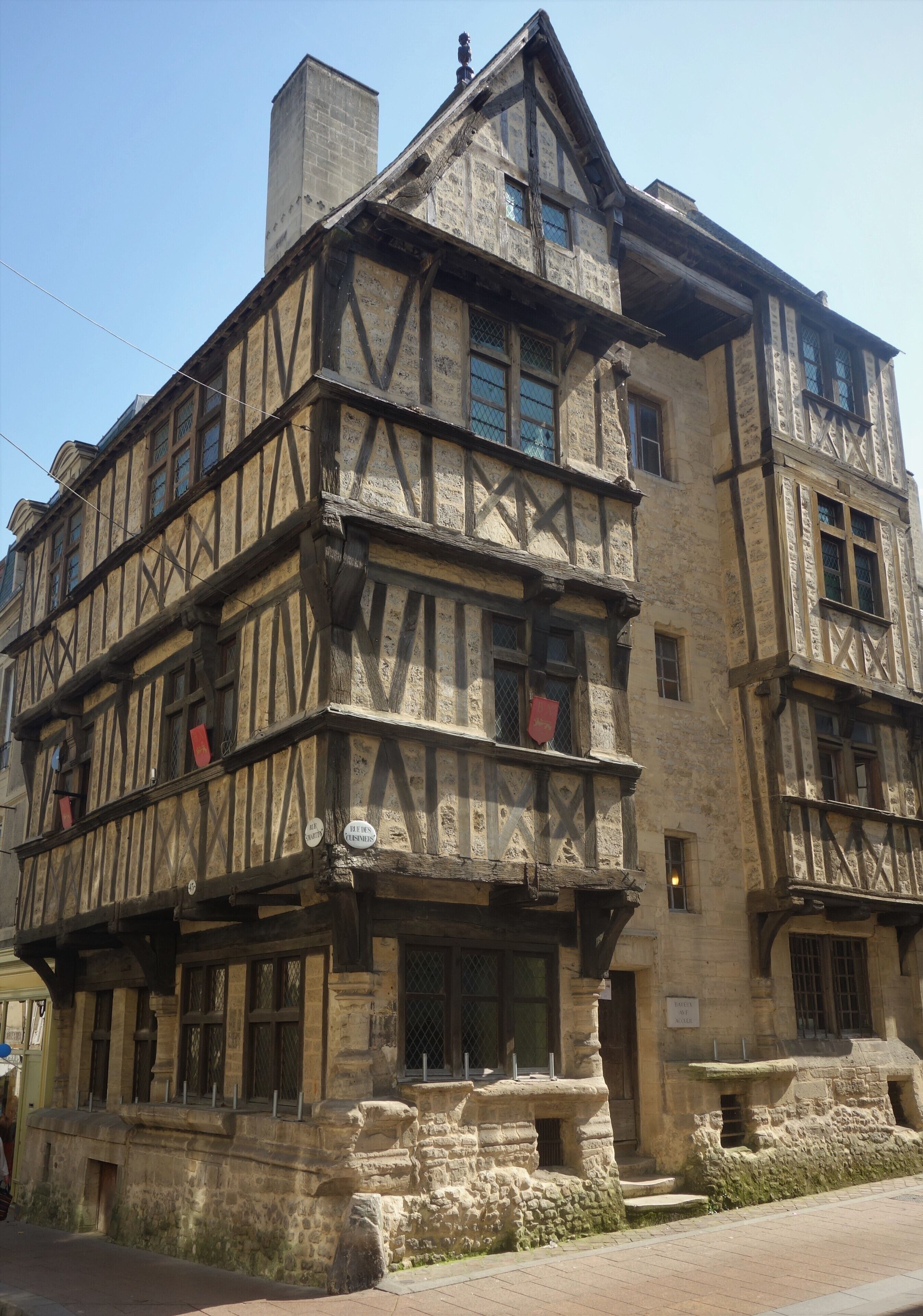 Splendid half-timbered house in the main street. In Western Europe, houses like this were the "villas" of the rich in the Middle Ages.
Typical is the "jettying" of the upper floors. Their surface is larger than the ground  floor. Why people built this way?  Because taxes had to be paid per square metre of the ground floor.  #Architecture  #TroveOnTuesday  #Trovember  #History