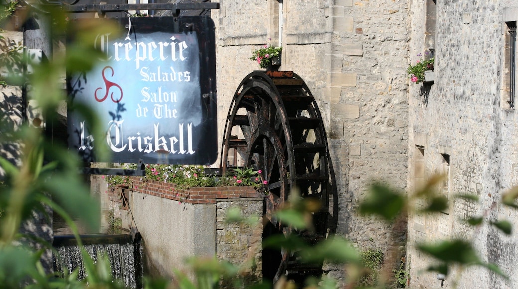 Bayeux showing signage