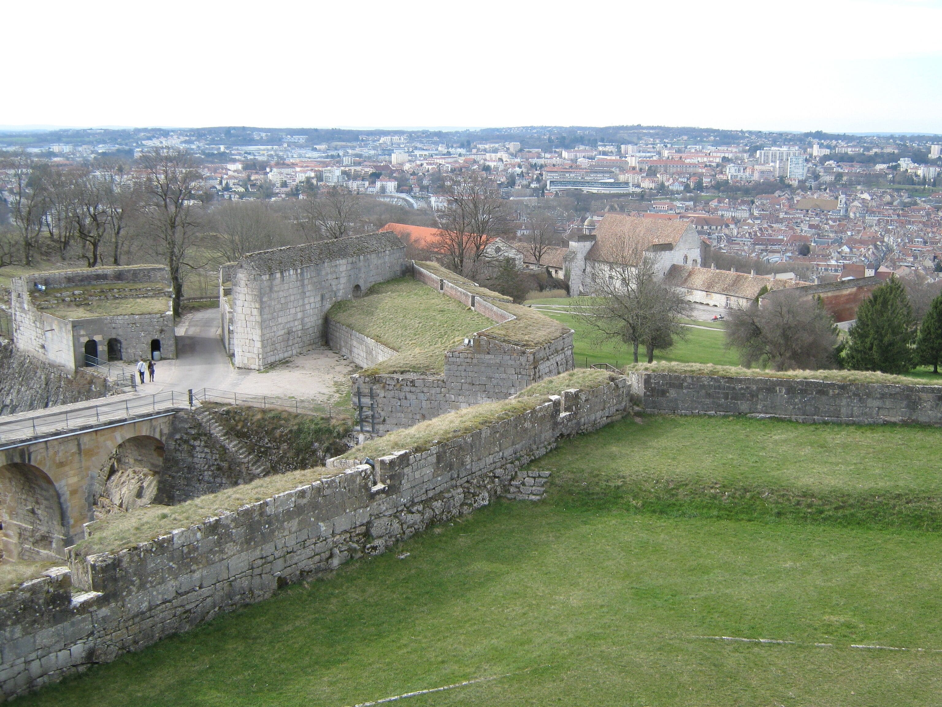 рвы и стены