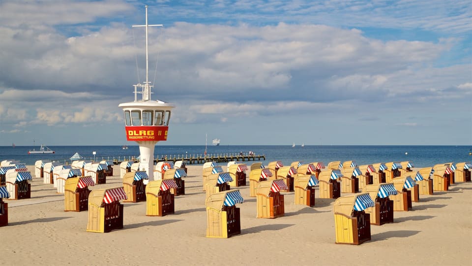 Travemuende showing general coastal views and a beach