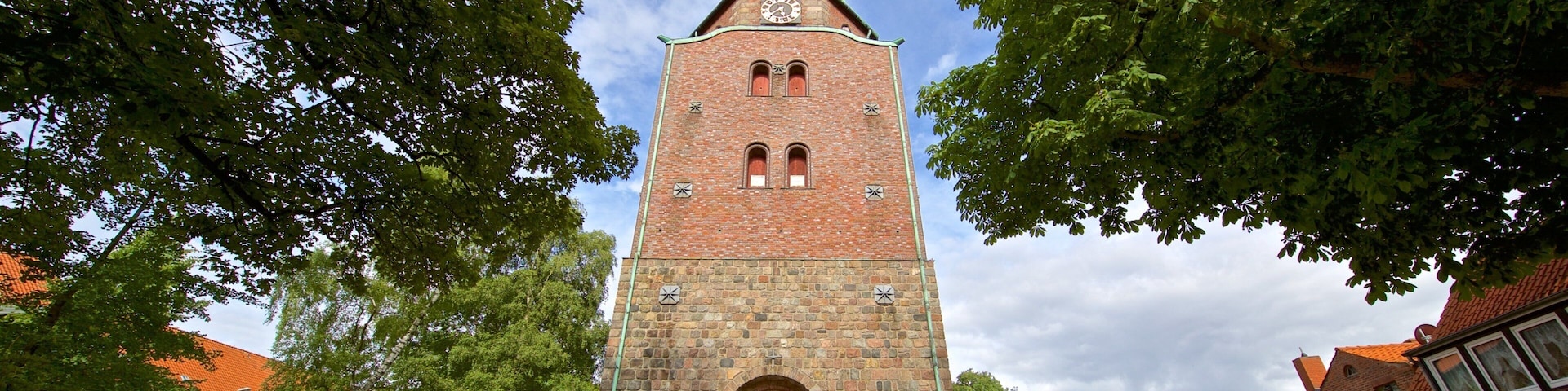 Travemuende showing a church or cathedral and heritage architecture