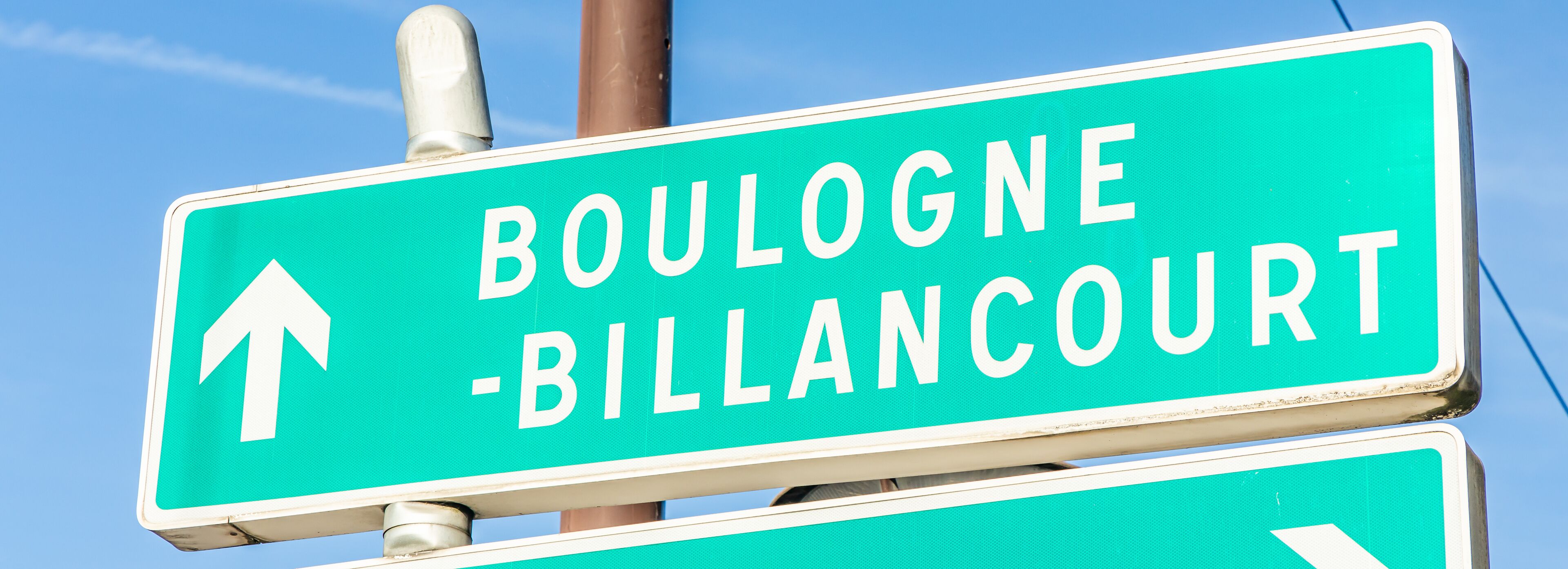 A directional sign for Boulogne-Billancourt.