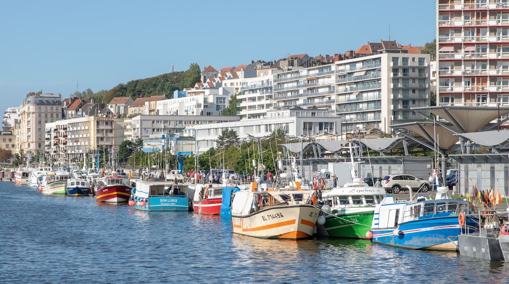 Fileyeurs à quai dans le port de Boulogne-sur-Mer