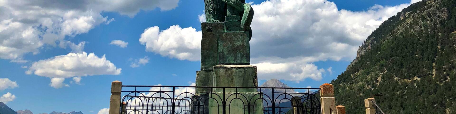 Statue of "The Great France" was placed at the top of the fort in the French Alps in 1933. It was intended to commemorate the intervention of the US Army in the First World War and to salute world peace. The fort is now in ruins but offers dramatic views of the town below and the French Alps. #History