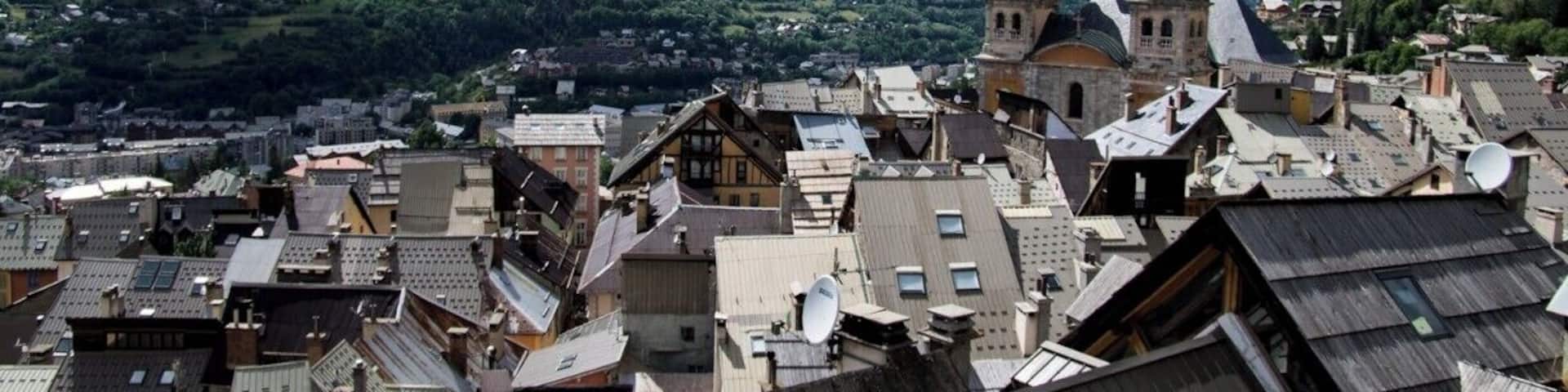 Briancon is famouse for its defencive wall built by Vaubon in the early 1700 and is also the highest city in the european union. The fortification have been declare World Heritage Site in 2008 by UNESCO. From Briancon you will also enjoy a beautiful view of the Durance valley and of course some deliciouse french food!