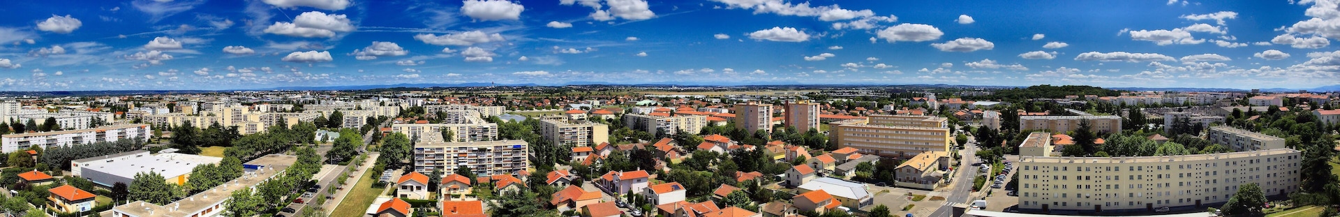 Vue panoramique de Bron - secteur Est - Terraillon