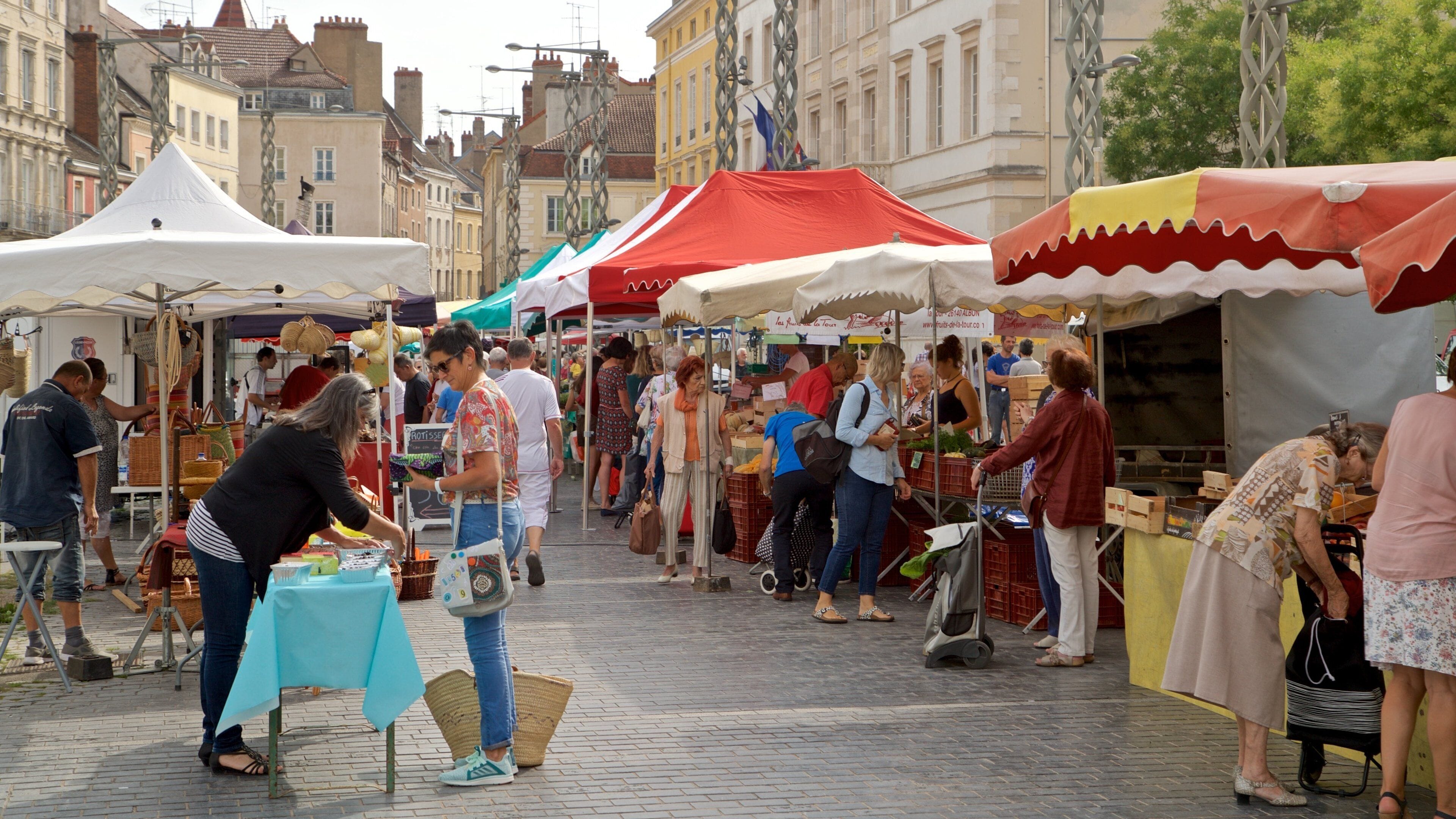 Chalon-sur-Saone showing markets and street scenes as well as a small group of people