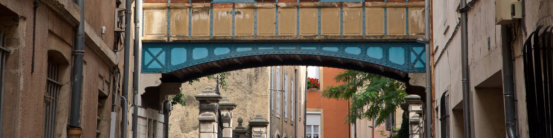 Chalon-sur-Saone featuring a city