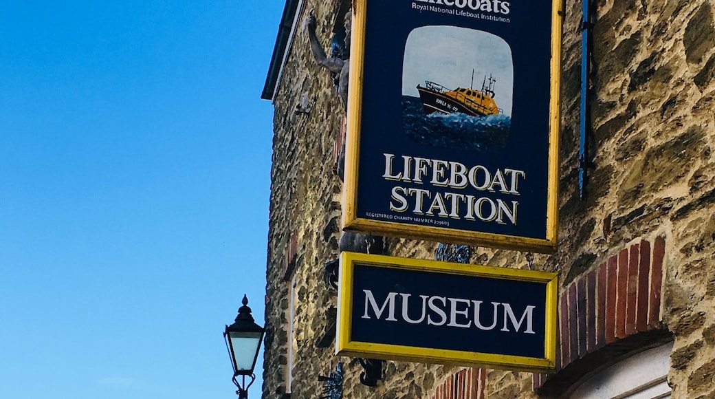 This spot in Salcombe is a gorgeous place to sit and watch the river life go by.