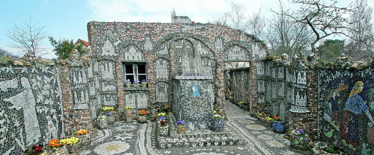 April 2006
La Maison Picassiette an amazing mosaic house in Chatres, France.