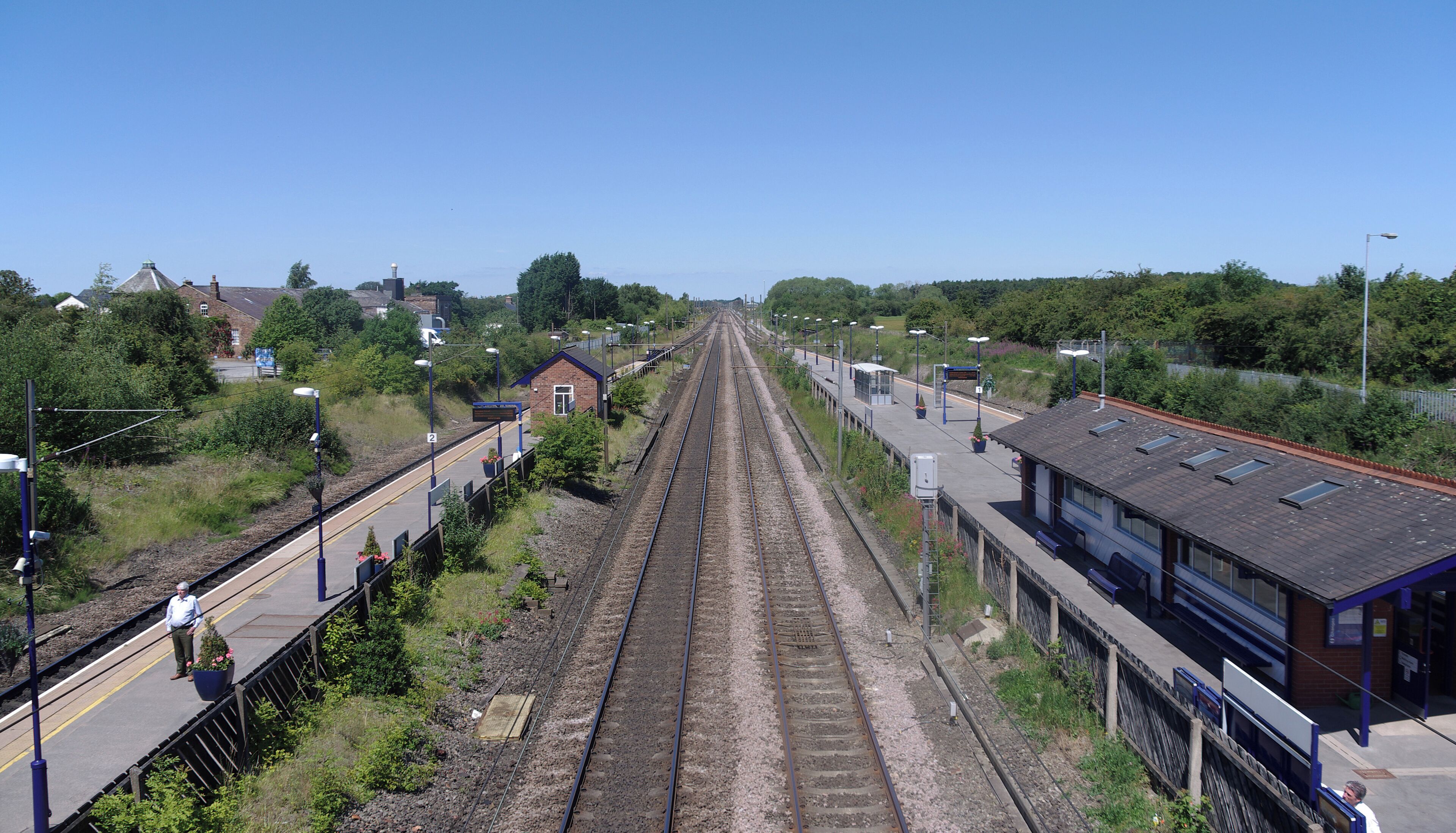 Thirsk railway station, looking north from the footbridge.