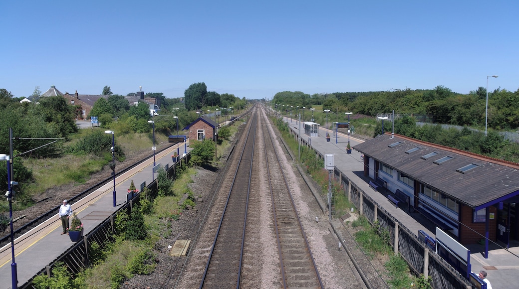 Thirsk railway station, looking north from the footbridge.
