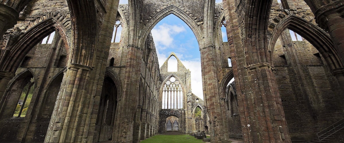 This giant 13th-century sandstone abbey stands along the picturesque River Wye. After the Dissolution of the Monasteries in 1536 the lead roof was sold off and the Abbey lay neglected for 200 years. The Abbey was "rediscovered" in the 18th century and became a haven for artists and poets.
Tip: Visit on a weekday in the spring and you may the place all to yourself!