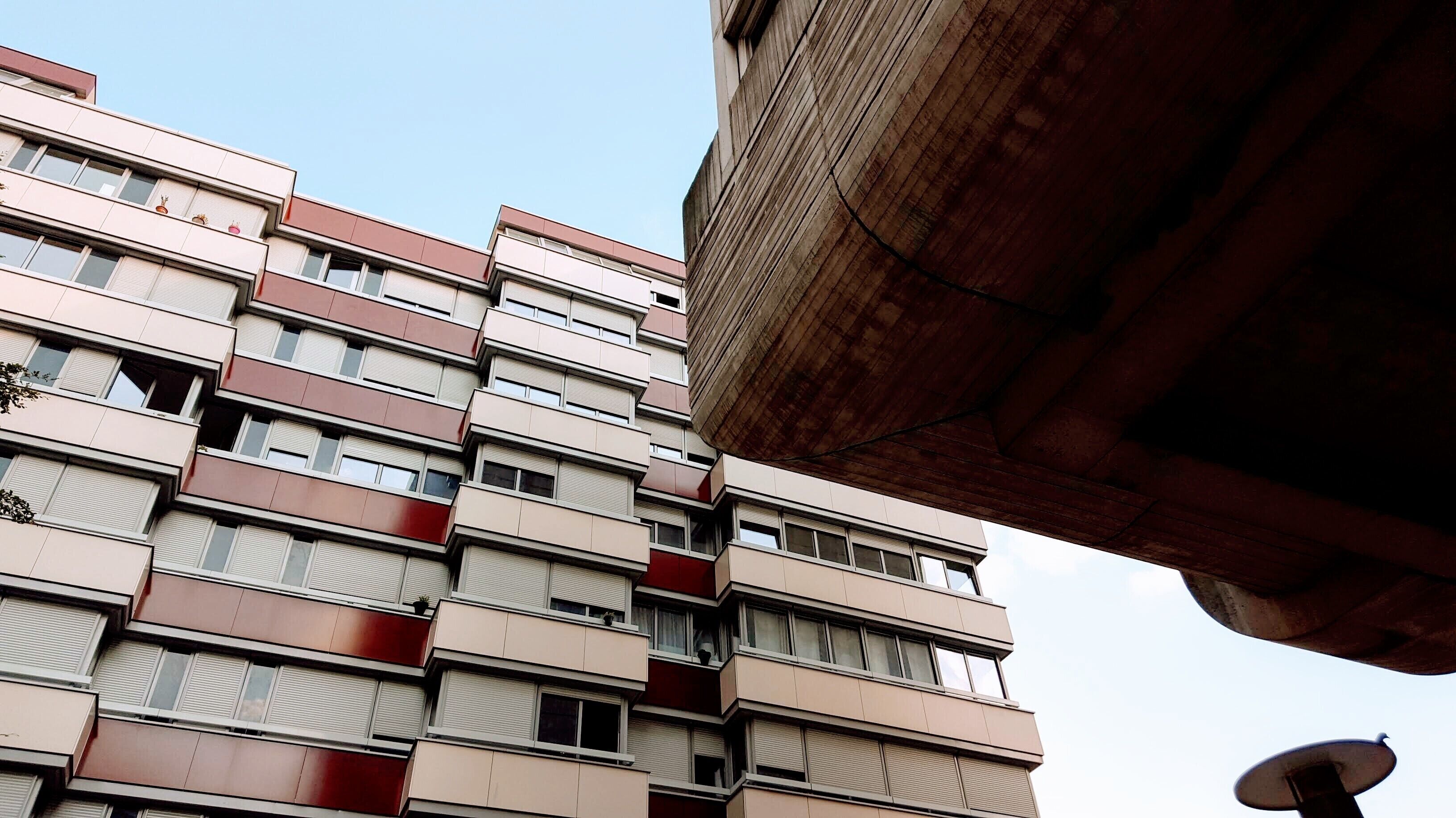 Perpendicular pattern between Vison 80 Tower and Manhattan Square Tower at La Défense. Both Towers are residential buildings in the middle of the 1st European business district.

#LifeAtExpedia
