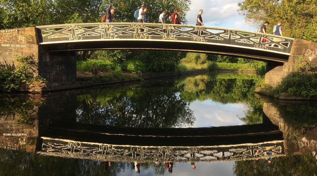 Birmingham Canal - Birmingham is sooo beautiful, a well spent 3 hours sunset hike around Birmingham Canal #Birmingham #red #travel #nationalpark #water #BVSblue #architecture #hiking #reflections