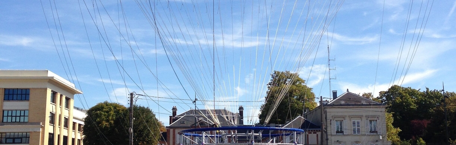 In Epernay city we can see the city from very hight, you can rise aboard airship . It ‘s a new attraction. You are always connected to ground with a cable of iron. Sorry for my English.
Price : 12€