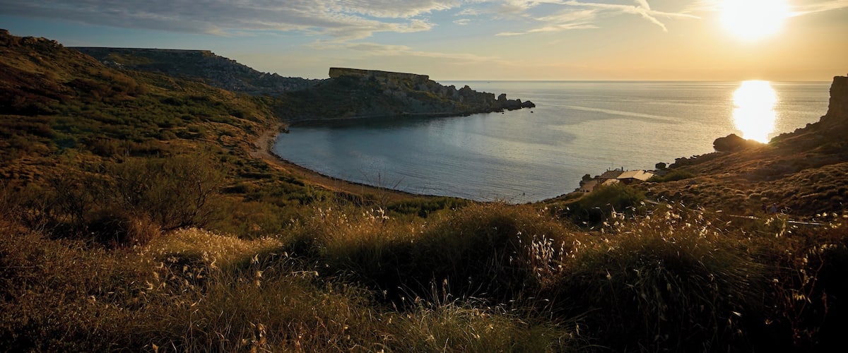 This place does get busy during the summer, but hike to the end of the cliff, and you will find another more secluded beach! #lifeatexpedia #traveltips #beach #summer #bvsblue