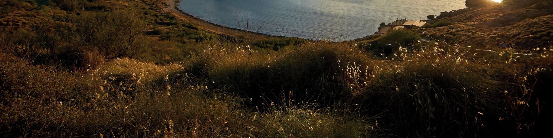 This place does get busy during the summer, but hike to the end of the cliff, and you will find another more secluded beach! #lifeatexpedia #traveltips #beach #summer #bvsblue