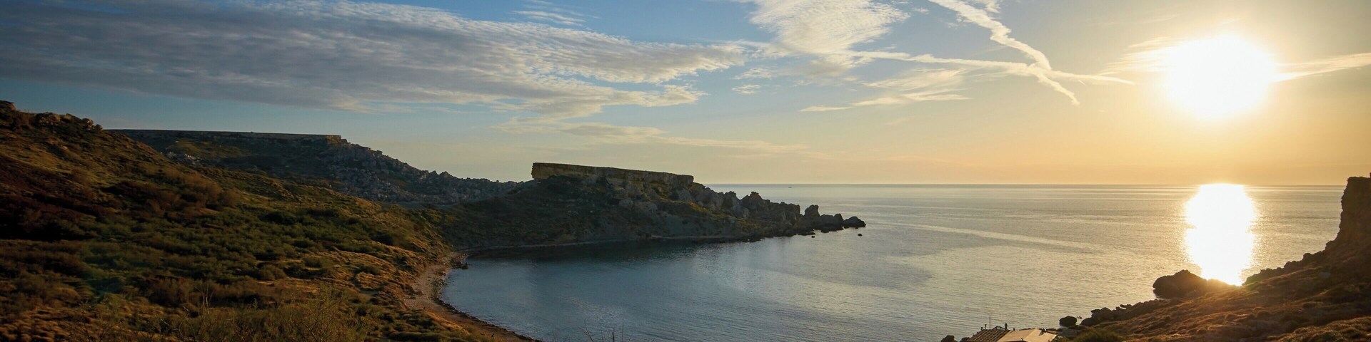 This place does get busy during the summer, but hike to the end of the cliff, and you will find another more secluded beach! #lifeatexpedia #traveltips #beach #summer #bvsblue