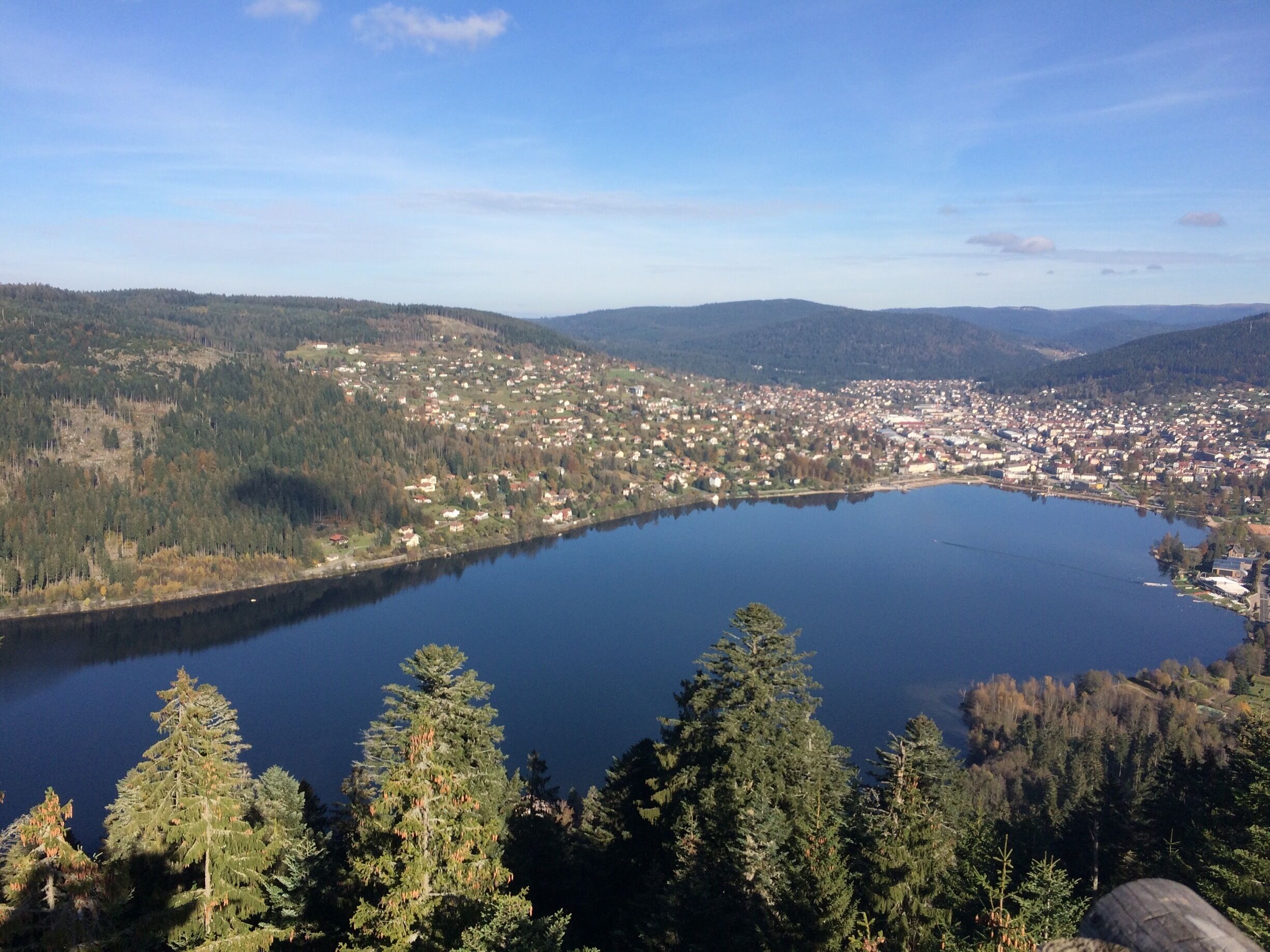 Top of Tour de Mérelle, overlooking Lac de Gérardmer. Pretty!
#france #lake #mountains #waterlust