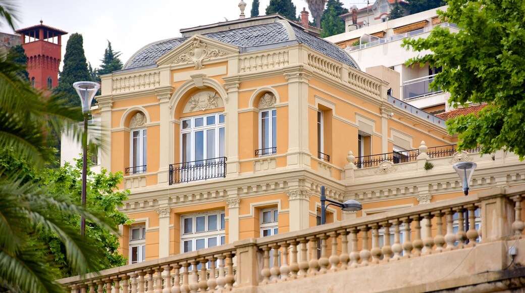 Grasse fasiliteter samt historisk arkitektur