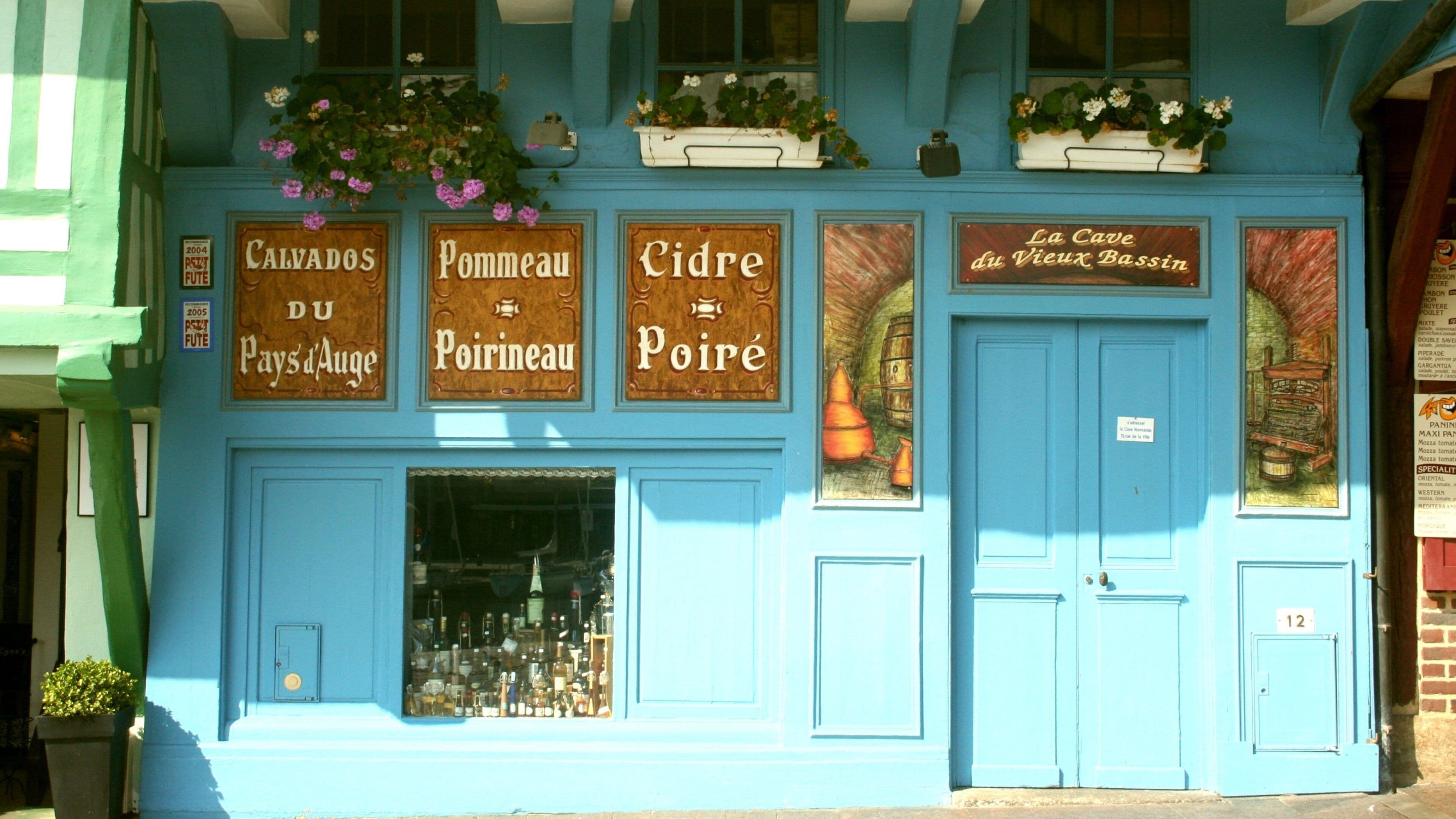 Honfleur which includes cafe lifestyle and signage