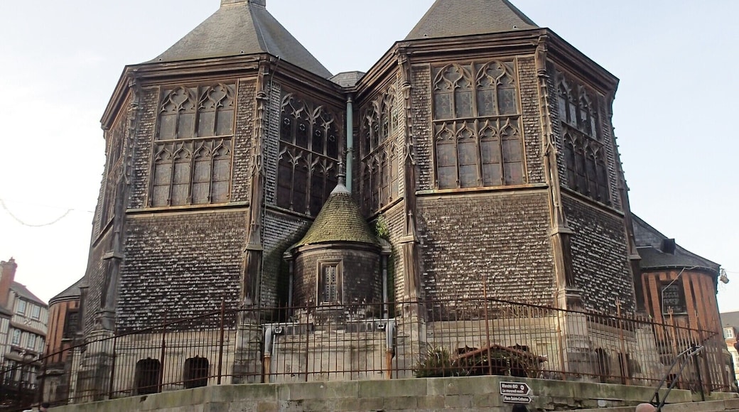The church is dedicated to Saint Catherine of Alexandria as evidenced by a wooden sculpture above the porch of the bell tower which separates the two naves
