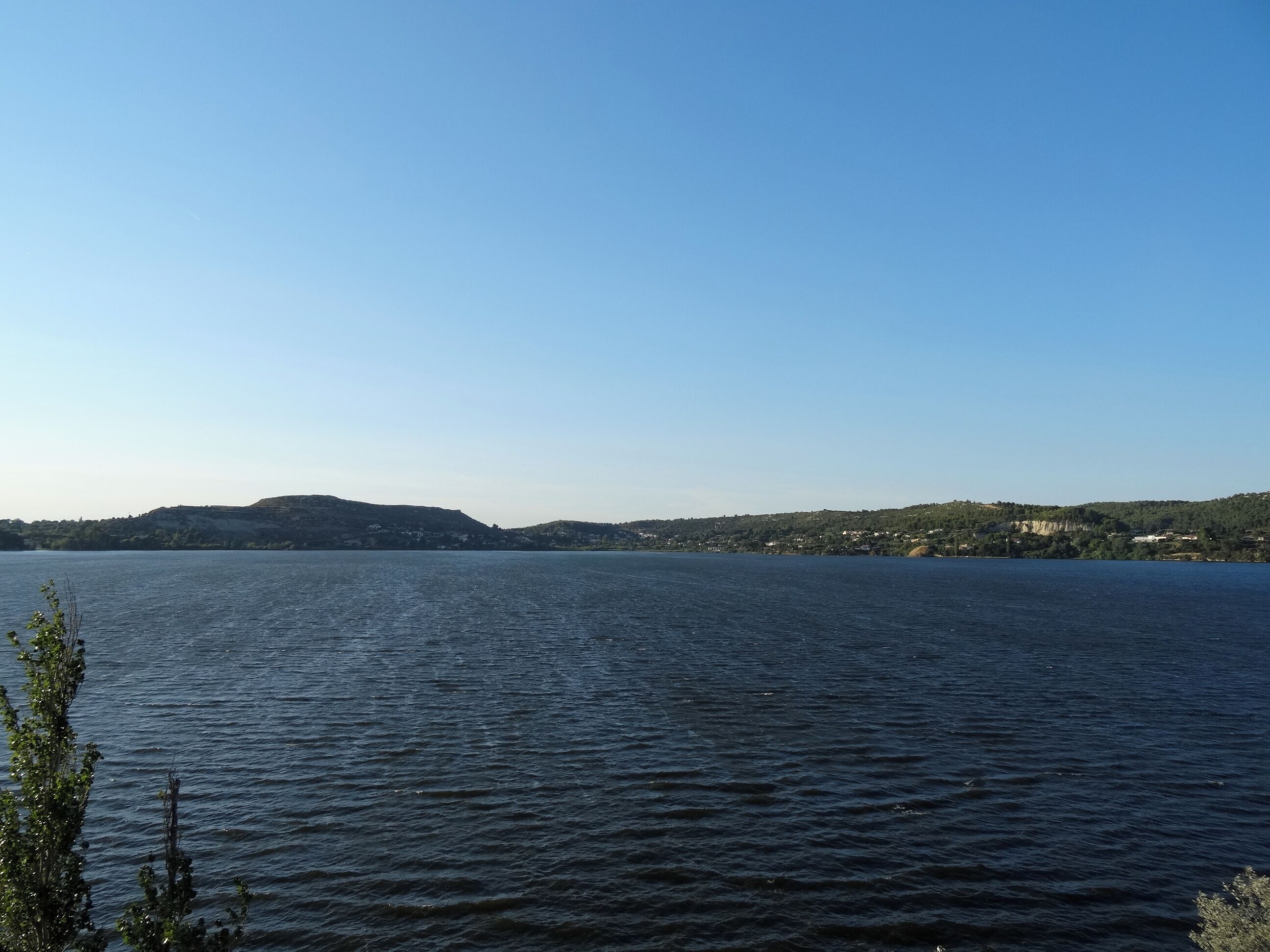 Etang de l'Olivier vu de l'Oppidum du Castellan
