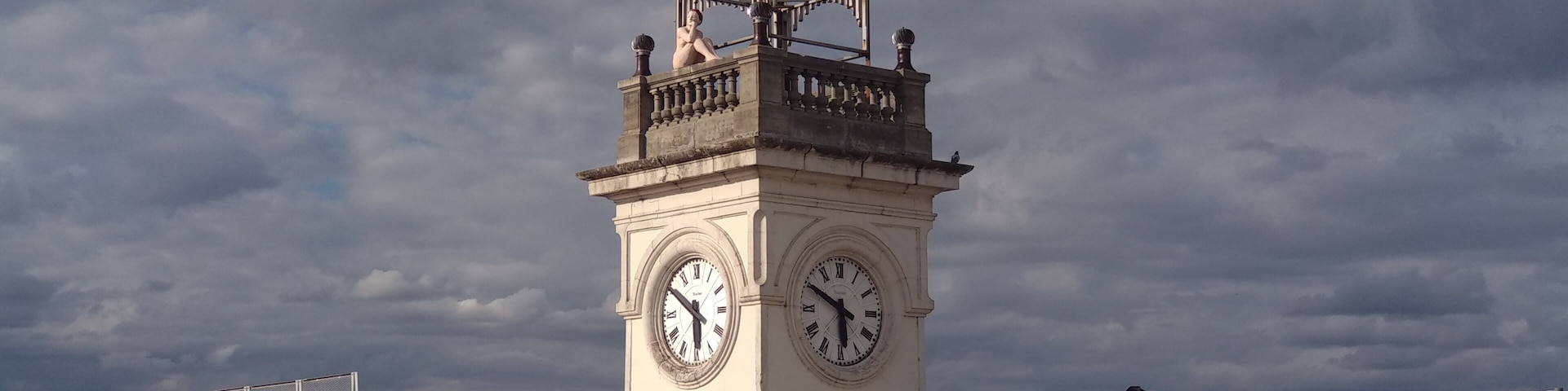A new picture from another angle, the lady contest winner statue from Monet's painting